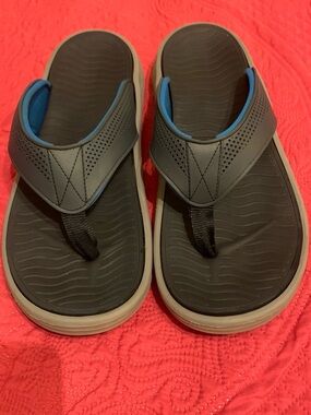 Men's Black Flip Flop Sandals with Blue Lining
